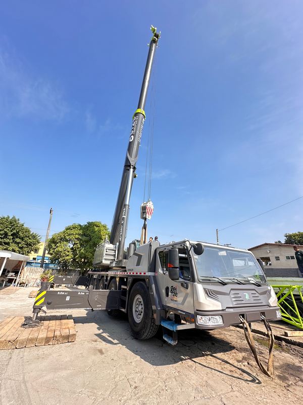 Conheça o Guindaste Zoomlion de 250 Toneladas da Geize Transportes