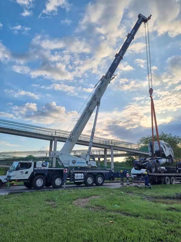 Descubra o Guindaste XCMG de 110 Toneladas da Geize Transportes